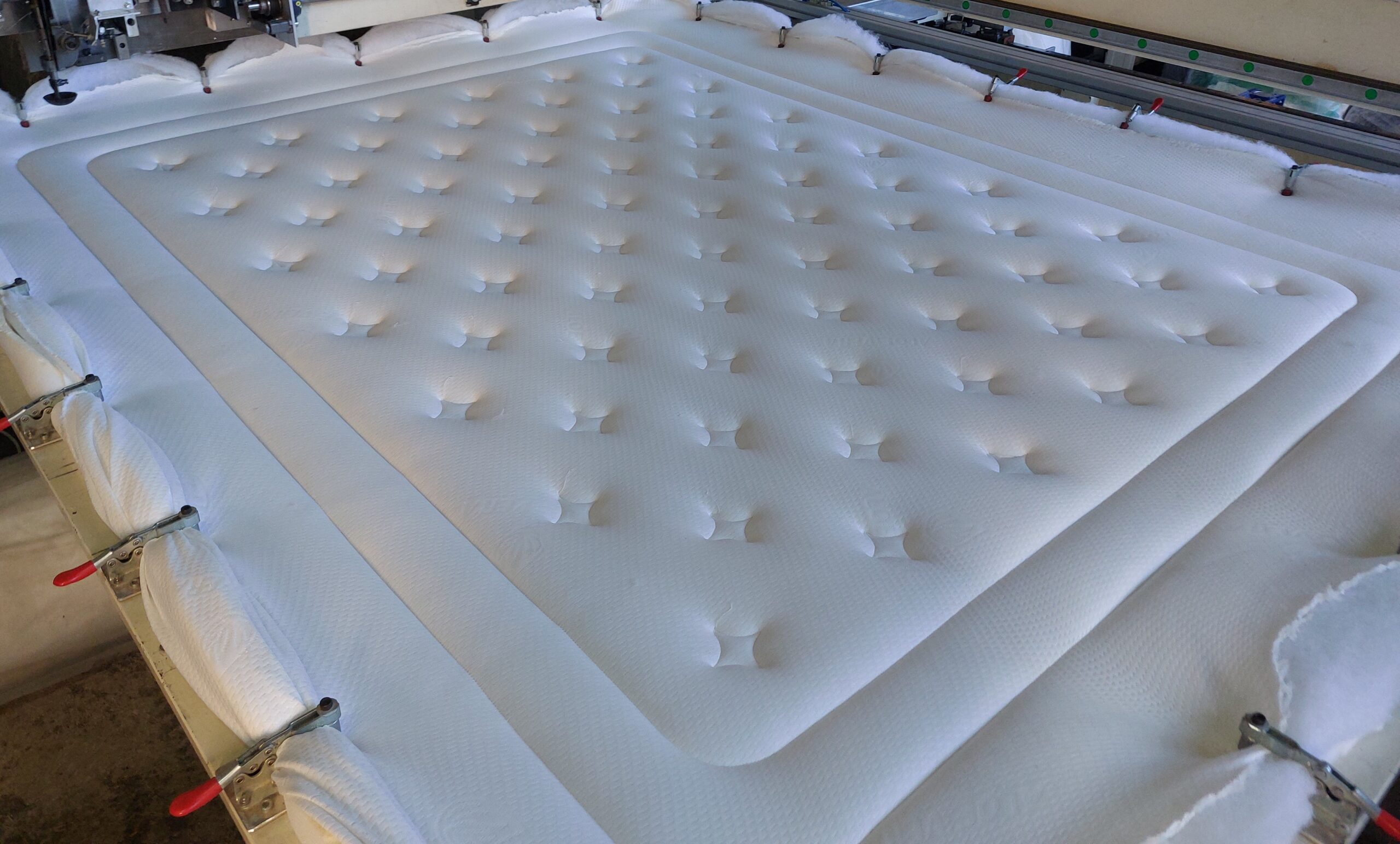 Καπιτονέ ραφή σε στρώμα