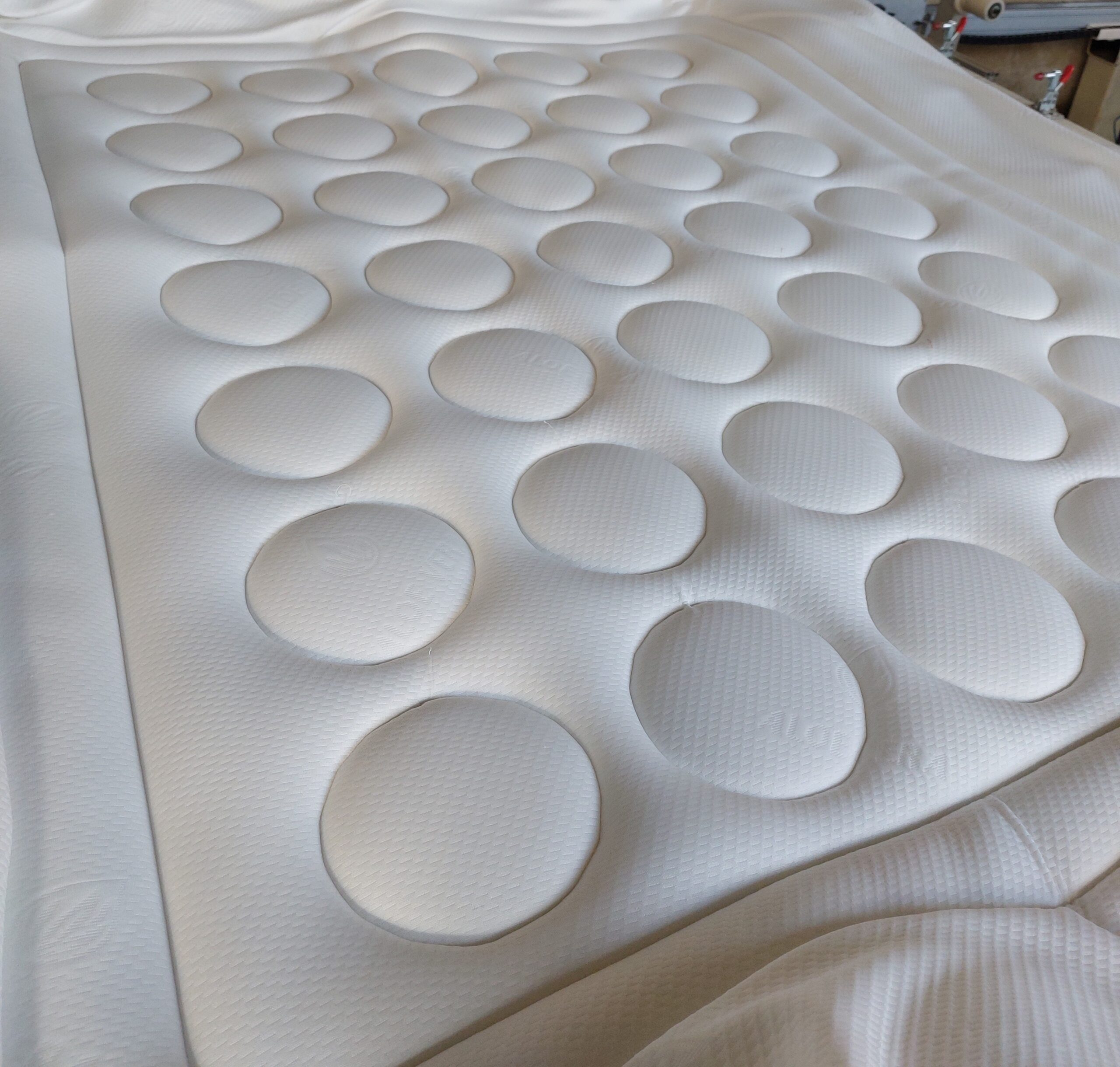 Καπιτονέ ραφή σε στρώμα