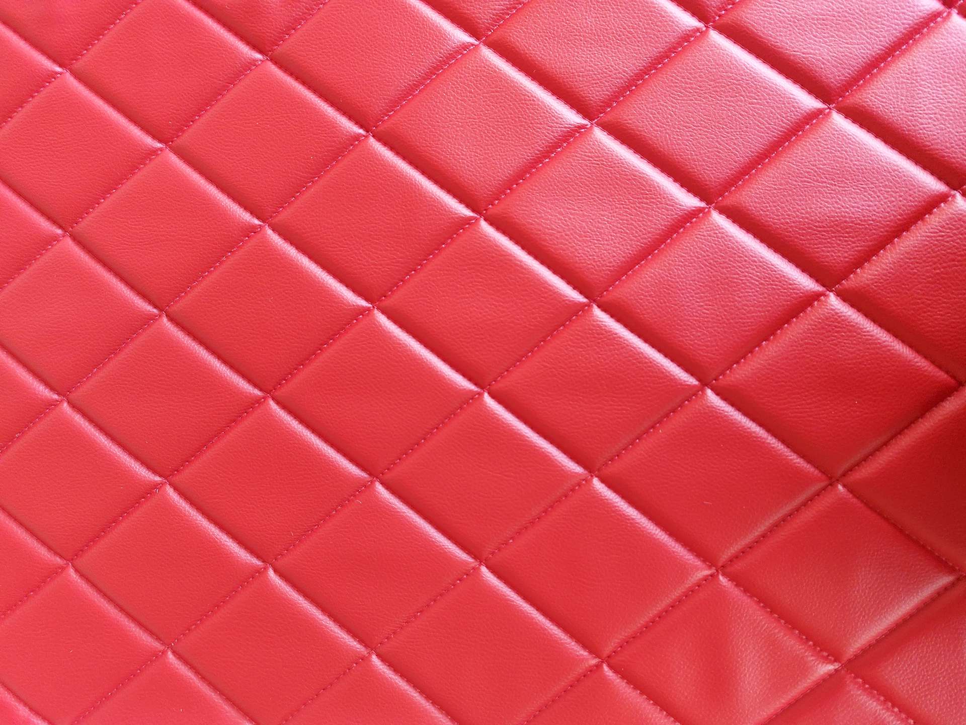 Καπιτονέ ταπετσαρία αυτοκινήτων - σκαφών