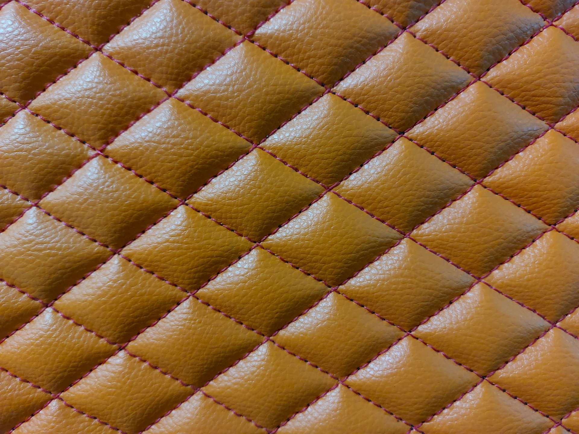 Καπιτονέ ταπετσαρία αυτοκινήτων - σκαφών