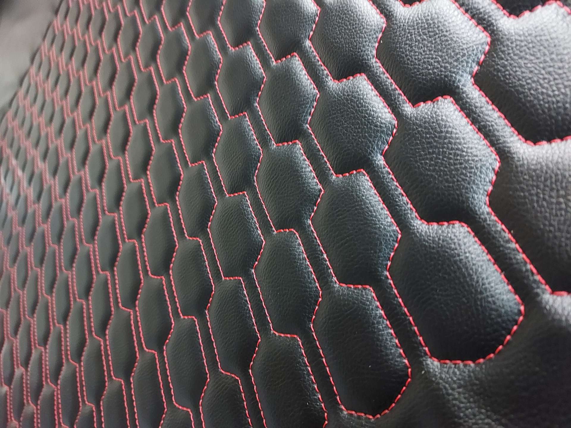 Καπιτονέ ταπετσαρία αυτοκινήτων - σκαφών