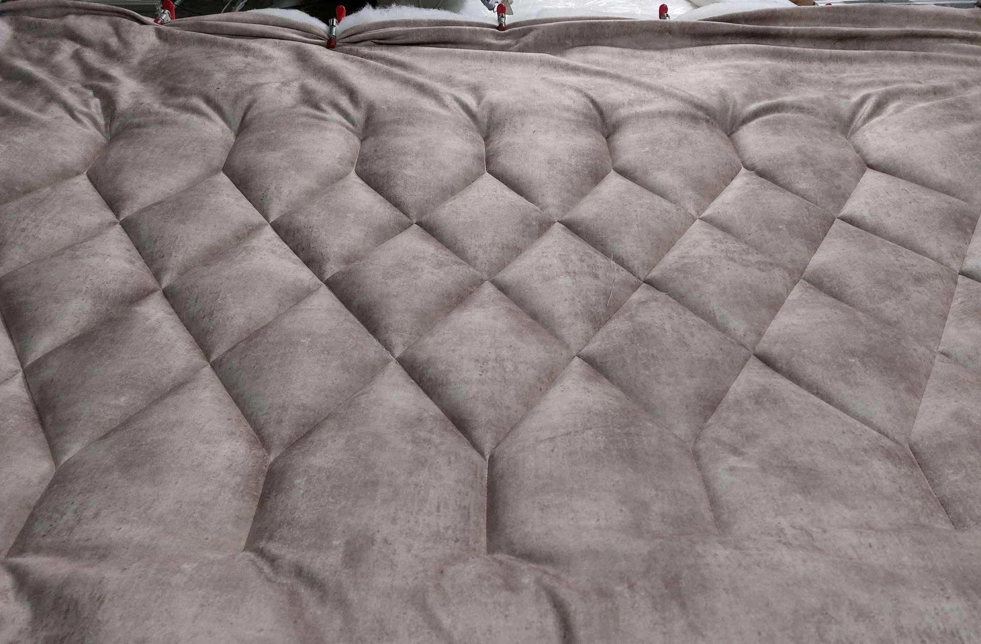 Καπιτονέ ταπετσαρία επίπλων και κεφαλαριών