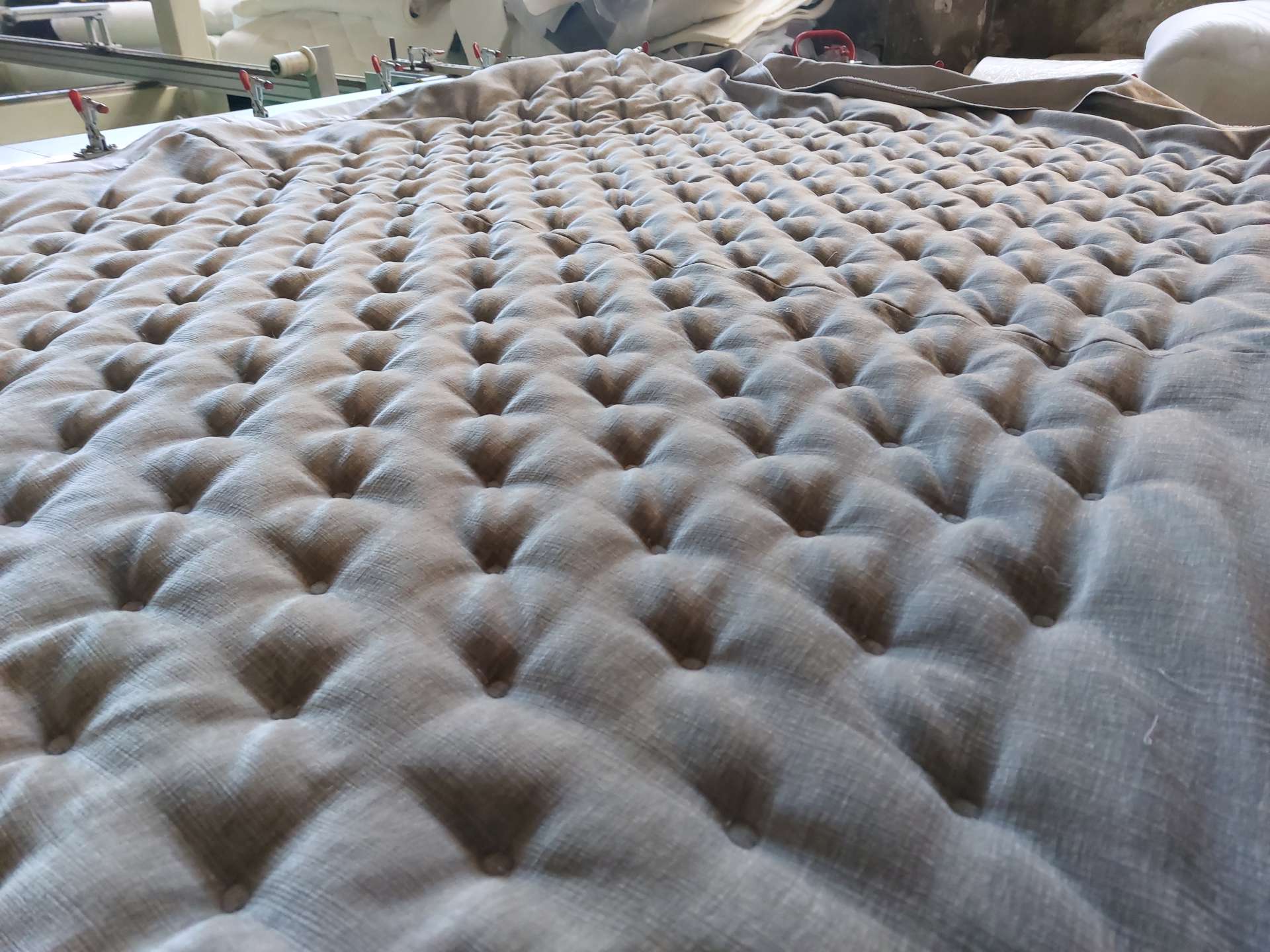 Καπιτονέ ταπετσαρία επίπλων και κεφαλαριών