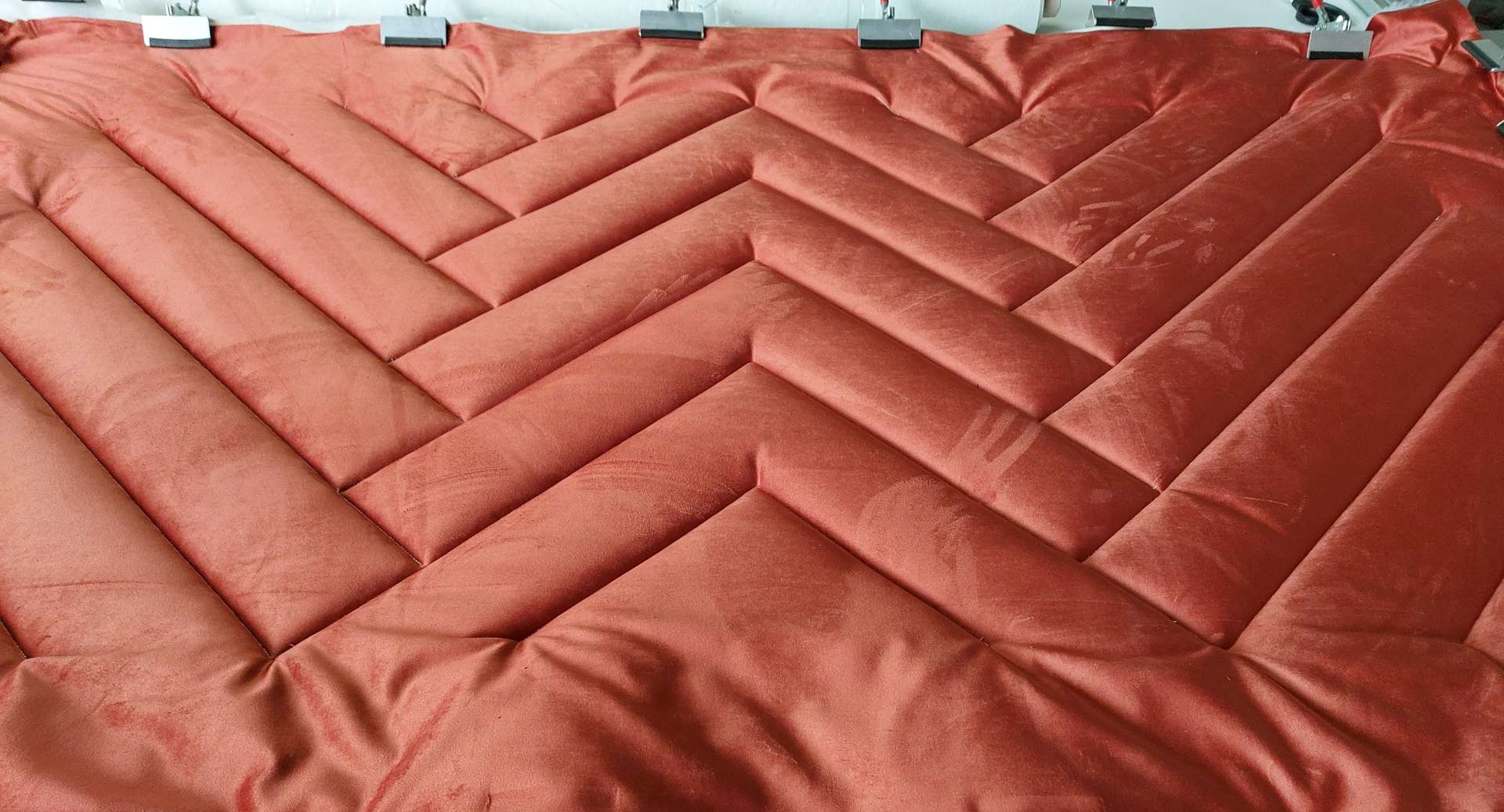 Καπιτονέ ταπετσαρία επίπλων και κεφαλαριών