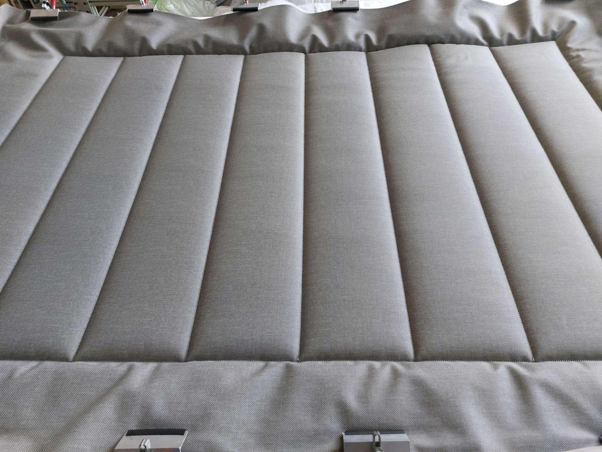 Καπιτονέ ταπετσαρία επίπλων και κεφαλαριών